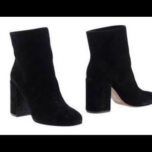 Cross Walk Suede Black Ankle Boots Textile fibers